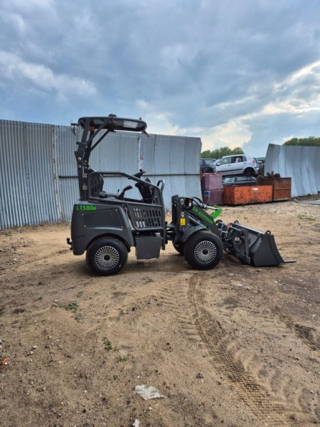 Elektro Hoflader L1580e mit Schaufel
